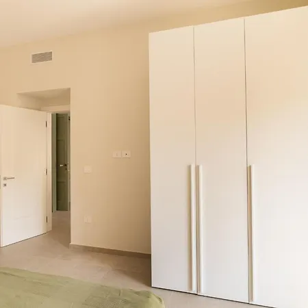 Guesthost - Stylish And Bright Trani